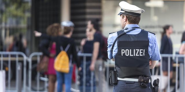 Hirdes & Partner Rechtsanwälte in Braunschweig, german police officer , Deutscher Polizist
